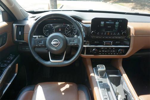 2022 Nissan Pathfinder Platinum 2WD