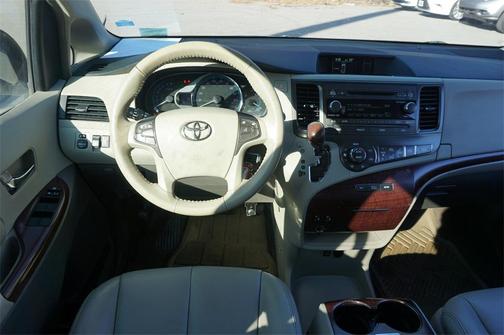 2014 Toyota Sienna XLE