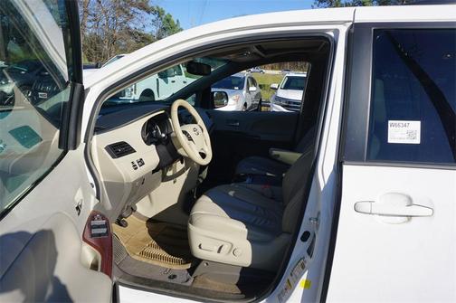 2014 Toyota Sienna XLE