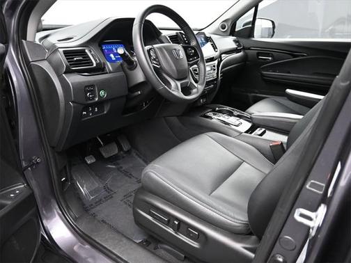2022 Honda Pilot Touring 8-Passenger