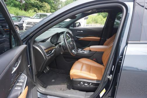 Shadow 2021 Cadillac XT4 Sport
