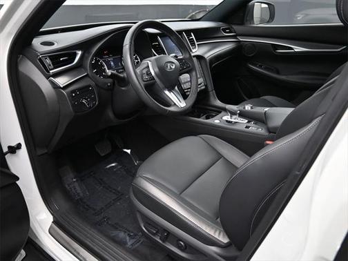 2022 INFINITI QX50 LUXE AWD