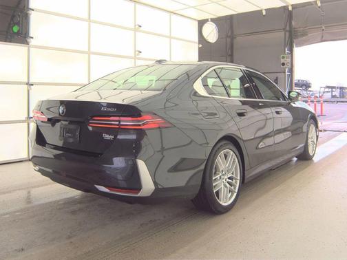 Dark Graphite 2025 BMW 530 xDrive