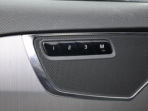2024 Volvo XC90 B5 Core Bright Theme