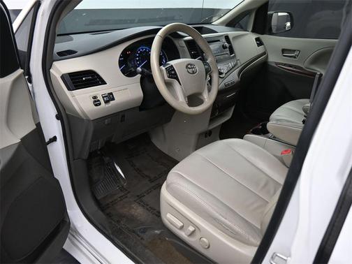 2014 Toyota Sienna XLE