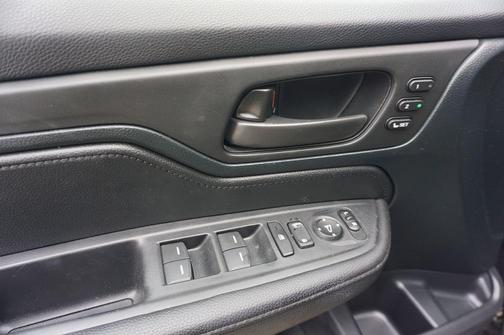 Crystal Black Pearl 2024 Honda Odyssey Sport