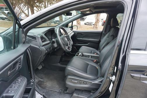 Crystal Black Pearl 2024 Honda Odyssey Sport