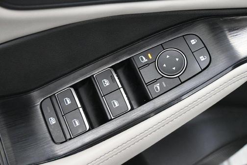 Pearl White 2023 Nissan Rogue SL