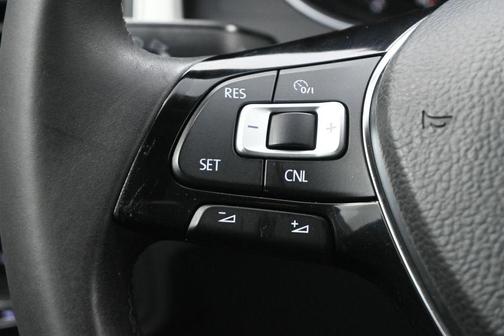 Platinum Gray Metallic 2018 Volkswagen Atlas 3.6L SE