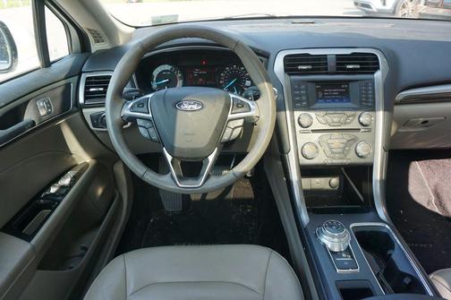 White Platinum Metallic Tri-Coat 2017 Ford Fusion SE