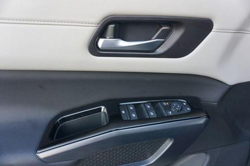 Super Black 2025 Nissan Pathfinder SL FWD