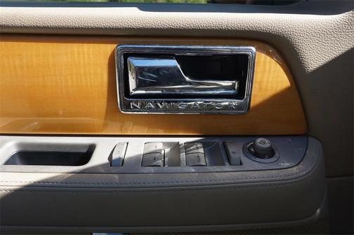 2007 Lincoln Navigator Base