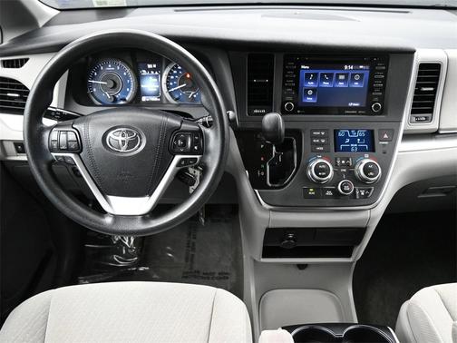 2018 Toyota Sienna LE