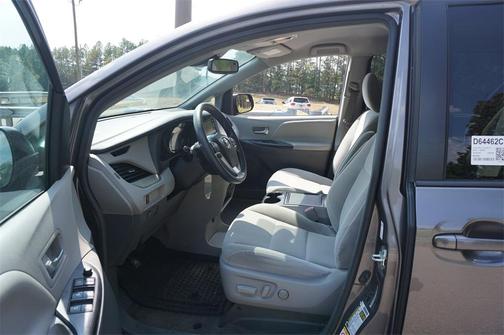 2018 Toyota Sienna LE