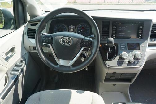 2018 Toyota Sienna LE