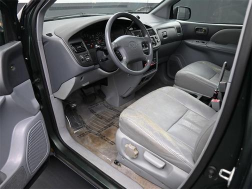 2000 Toyota Sienna LE