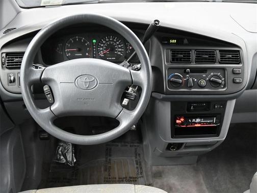 2000 Toyota Sienna LE