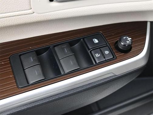 2021 Toyota Sienna XLE 8 Passenger