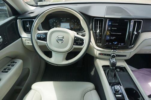 Bright Silver Metallic 2021 Volvo XC60 T5 Inscription
