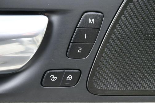 Bright Silver Metallic 2021 Volvo XC60 T5 Inscription