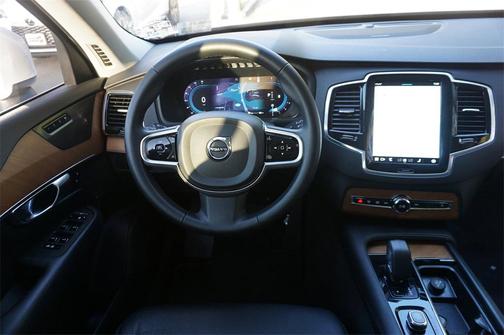 2024 Volvo XC90 B5 Plus Bright Theme