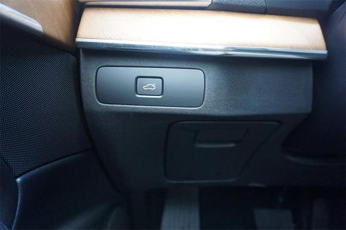 2024 Volvo XC90 B5 Plus Bright Theme