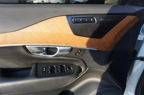 2024 Volvo XC90 B5 Plus Bright Theme