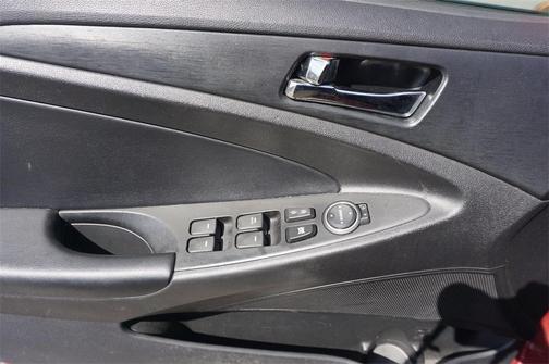 2013 Hyundai SONATA SE
