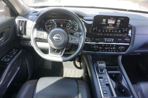 2023 Nissan Pathfinder SL FWD