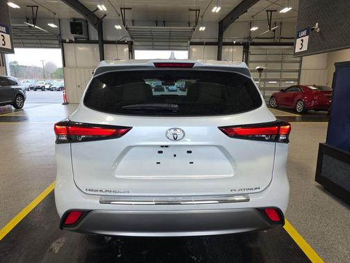 2022 Toyota Highlander Platinum