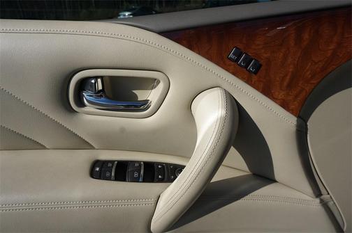 2016 INFINITI QX80 Base