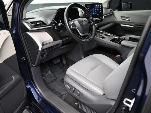 2021 Toyota Sienna XLE 8 Passenger