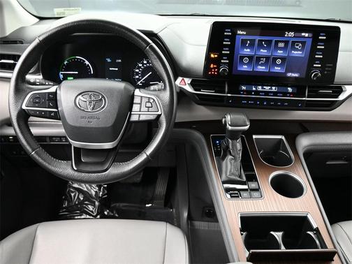 2021 Toyota Sienna XLE 8 Passenger