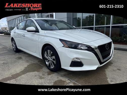 Glacier White 2022 Nissan Altima 2.5 S