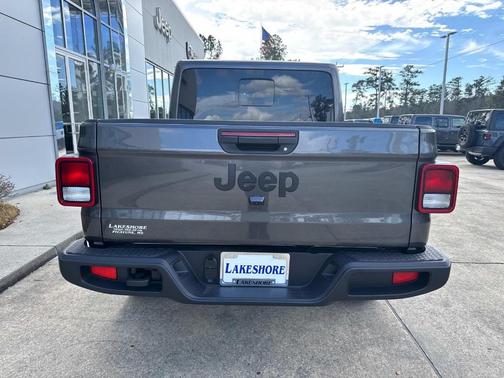 2025 Jeep Gladiator Sport