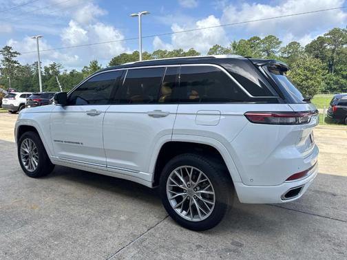 2022 Jeep Grand Cherokee Summit