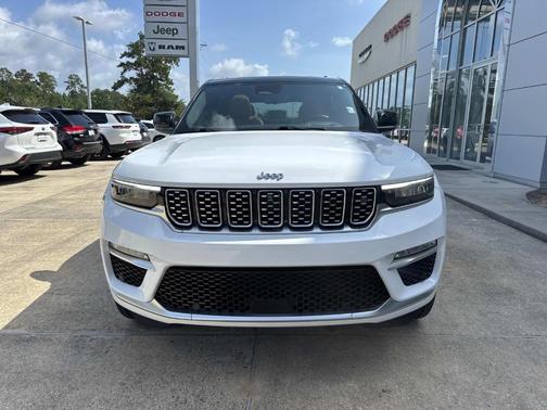 2022 Jeep Grand Cherokee Summit