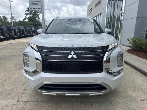 Diamond White 2022 Mitsubishi Outlander SEL