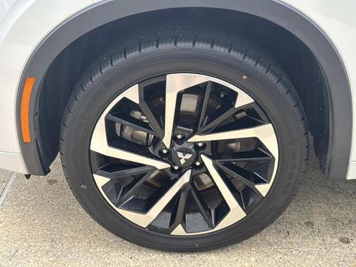 Diamond White 2022 Mitsubishi Outlander SEL