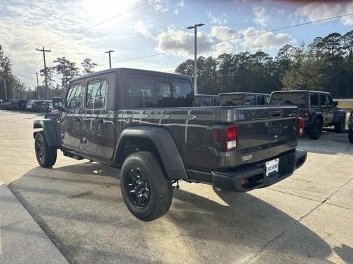 2026 Jeep Gladiator Sport