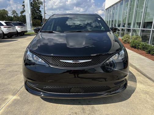 2026 Chrysler Voyager LX