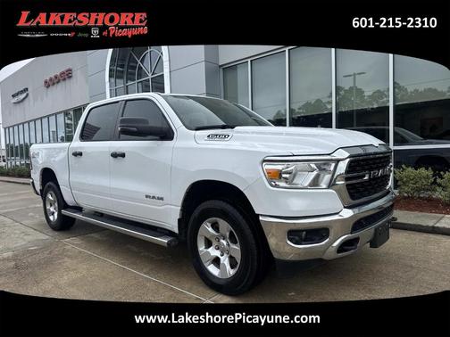 Bright White Clearcoat 2024 RAM 1500 Big Horn/Lone Star