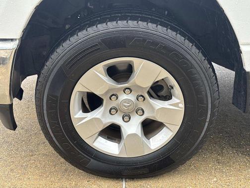 Bright White Clearcoat 2024 RAM 1500 Big Horn/Lone Star