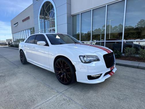 2023 Chrysler 300 Touring L