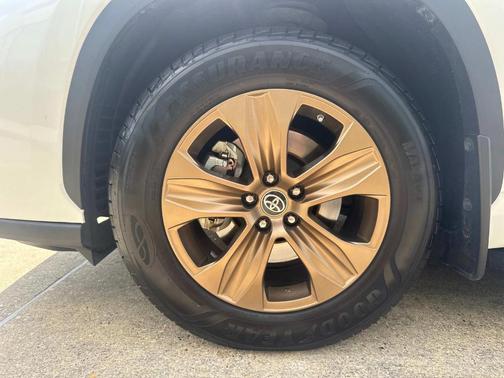 2022 Toyota Highlander Hybrid Bronze Edition
