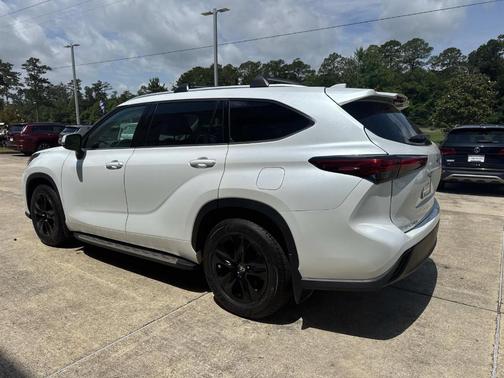 2022 Toyota Highlander Hybrid Bronze Edition