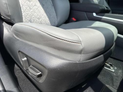 2022 Toyota Highlander Hybrid Bronze Edition