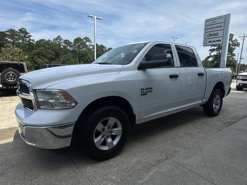 Bright White Clearcoat 2023 RAM 1500 Classic SLT