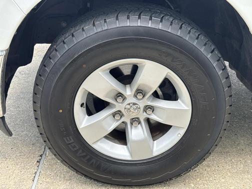 Bright White Clearcoat 2023 RAM 1500 Classic SLT