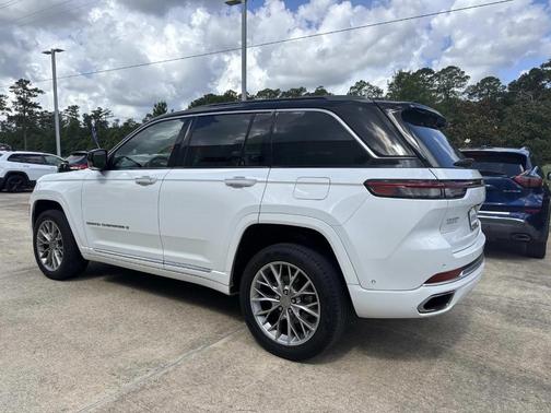 2022 Jeep Grand Cherokee Summit
